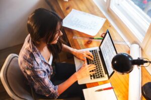 blog title psychology,click-worthy blog titles,how to write blog titles,blog post title strategy